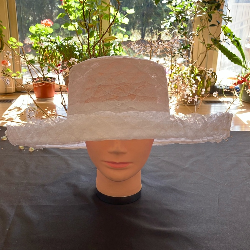 Elegant White braided Crinoline Horsehair Hat